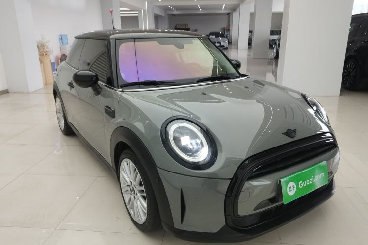 Used MINI 2022 Updated 1.5T COOPER Classic Edition Front Right 45 Deg