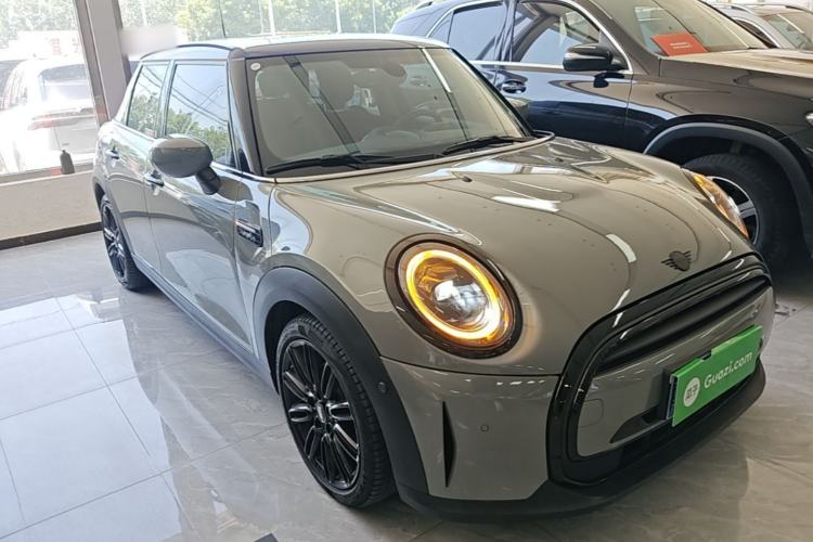 Used MINI 2022 Updated 1.5T COOPER Classic Edition Five-Door Version Front Right 45 Deg