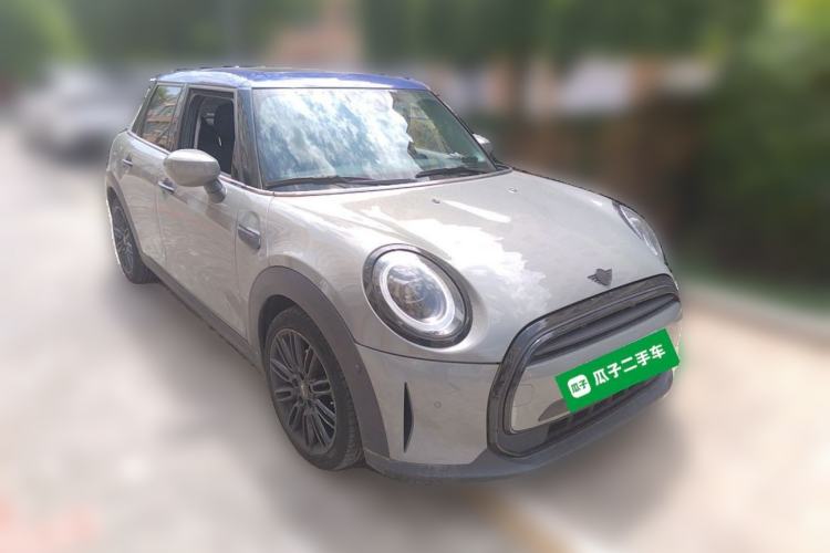 Used MINI 2022 1.5T Camden Limited Edition Five-Door Version Front Right 45 Deg