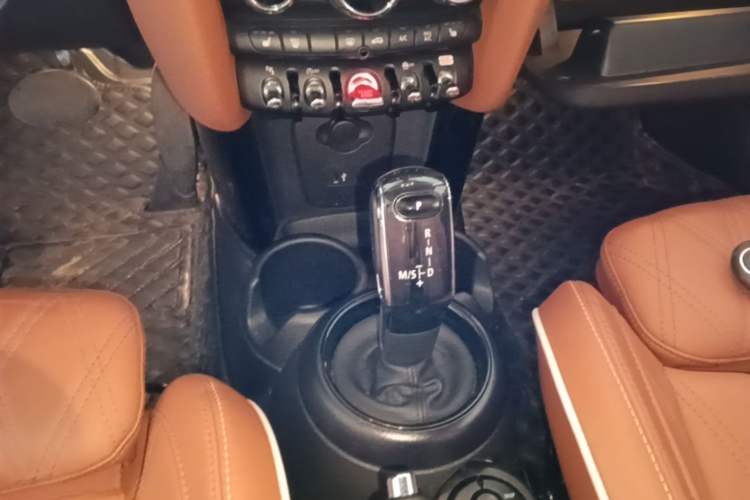 Used MINI 2022 1.5T COOPER Artist Five-Door Edition Gear Lever