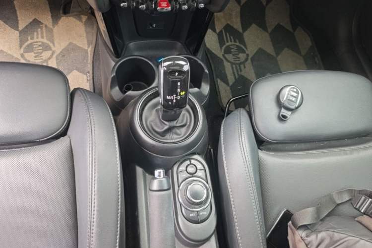 Used MINI 2022 Updated 1.5T COOPER Classic Edition Gear Lever