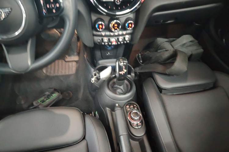 Used MINI 2022 Revised 1.5T COOPER CABRIO Classic Edition Gear Lever