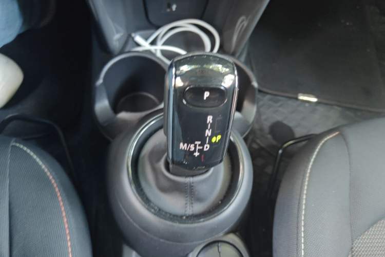 Used MINI 2022 1.5T ONE Five-Door PLUS Gear Lever