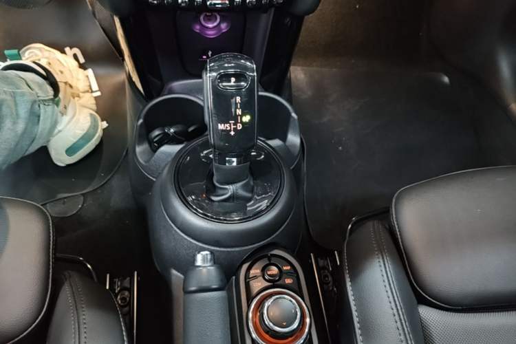 Used MINI 2022 Updated 1.5T COOPER Classic Edition Gear Lever