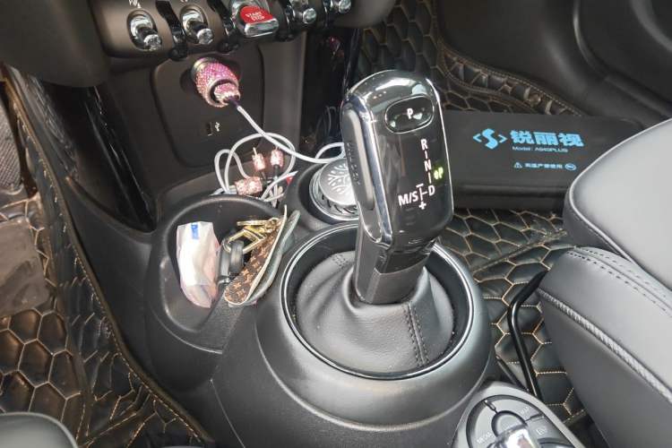 Used MINI 2022 Revised 2.0T COOPER S Artist Five-Door Edition Gear Lever