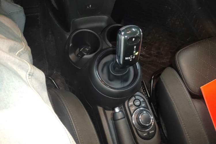 Used MINI 2022 1.5T COOPER Artist Five-Door Edition Gear Lever