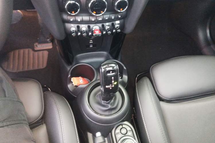 Used MINI 2022 Updated 1.5T COOPER Classic Edition Gear Lever