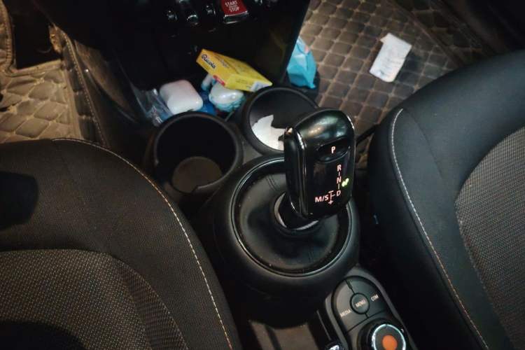 Used MINI 2022 1.5T ONE Five-Door PLUS Gear Lever