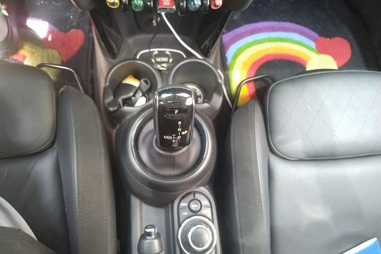 Used MINI 2022 1.5T Camden Limited Edition Five-Door Version Gear Lever