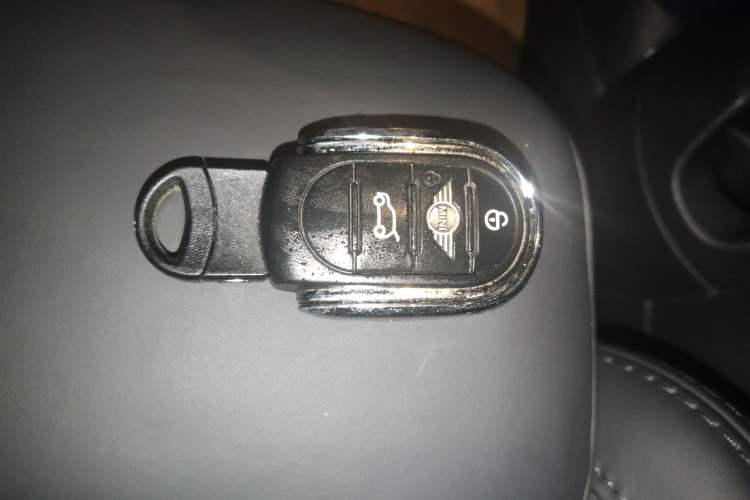 Used MINI 2022 2.0T COOPER S Artist Interior 1