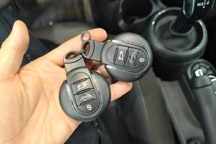 Used MINI 2022 Updated 2.0T COOPER S Classic Edition Five-Door Version Interior 1