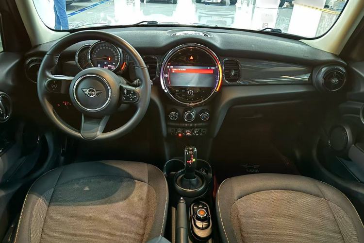 Used MINI 2022 1.5T ONE Five-Door PLUS Interior 1