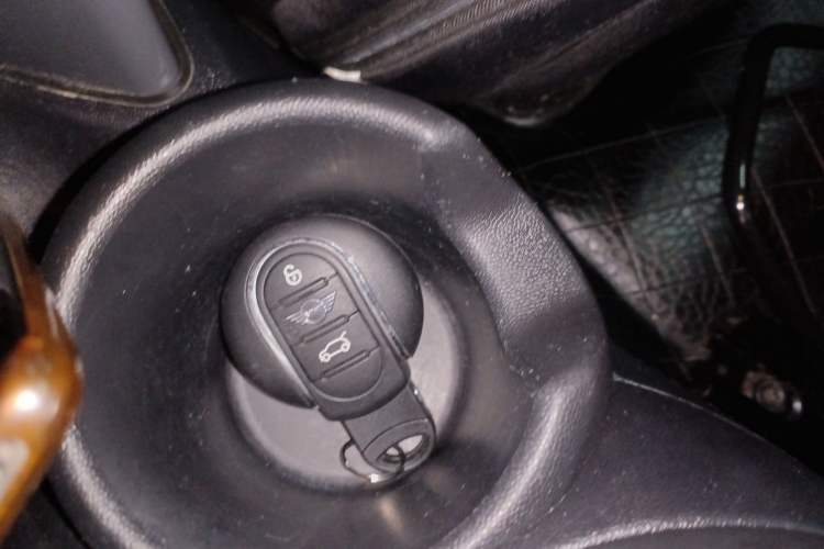 Used MINI 2022 Updated 1.5T ONE Interior 1