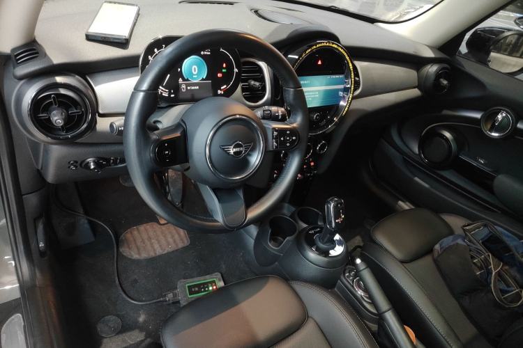 Used MINI 2022 1.5T COOPER Classic Edition Interior 2