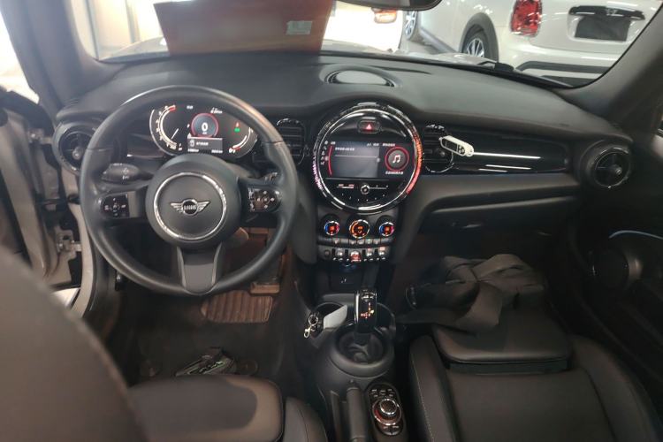 Used MINI 2022 Revised 1.5T COOPER CABRIO Classic Edition Interior 2