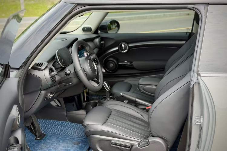 Used MINI 2022 2.0T COOPER S CABRIO Artist Interior 2