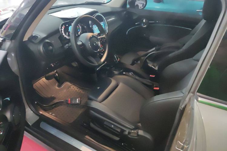 Used MINI 2022 Updated 1.5T COOPER Classic Edition Interior 3
