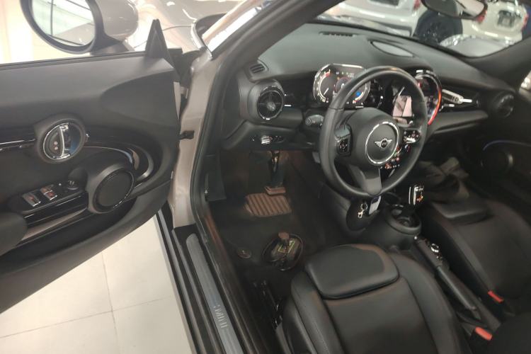 Used MINI 2022 Revised 1.5T COOPER CABRIO Classic Edition Interior 3