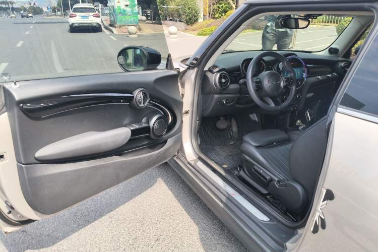 Used MINI 2022 2.0T COOPER S Artist Interior 3