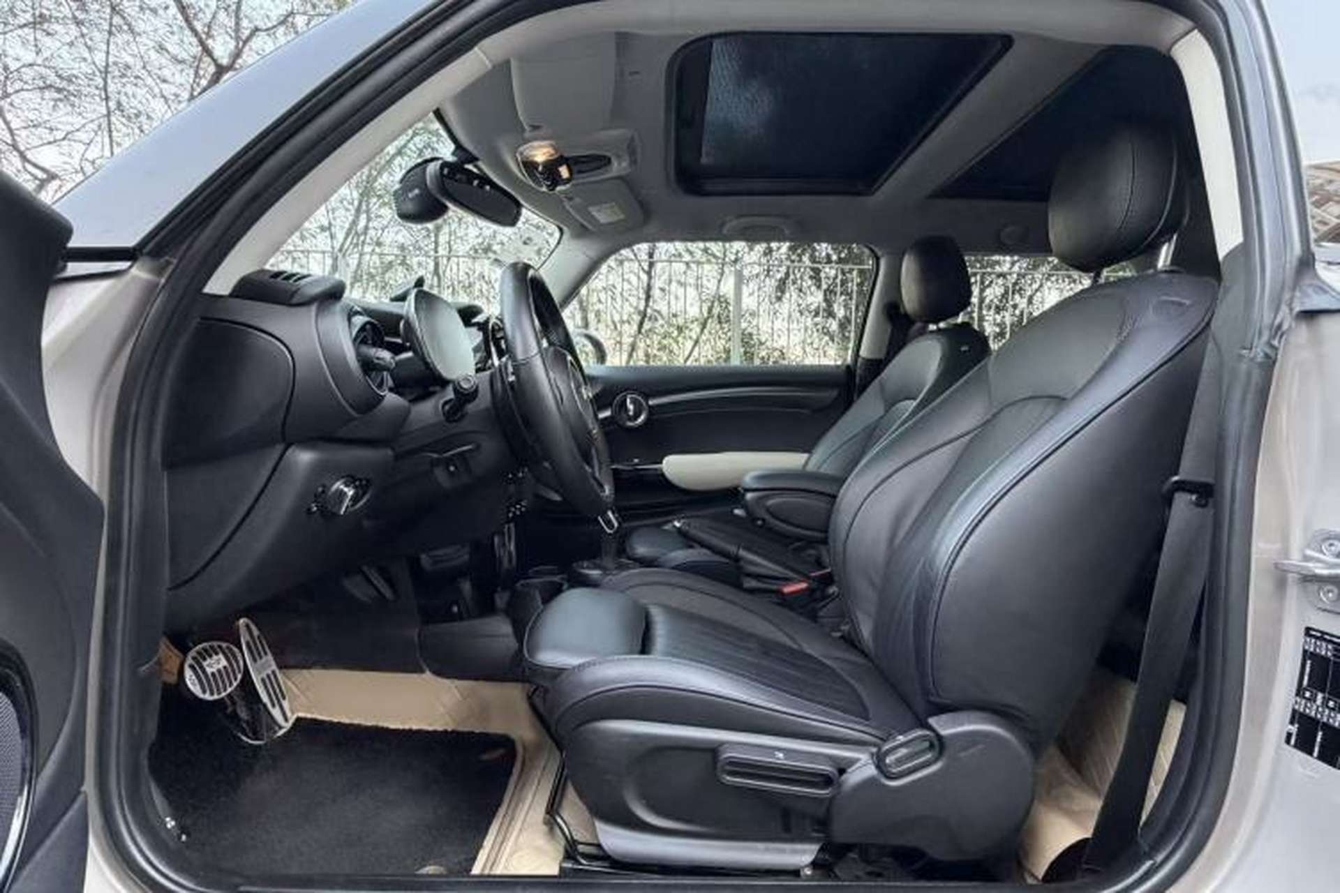 Used MINI 2022 2.0T COOPER S Artist Interior 3