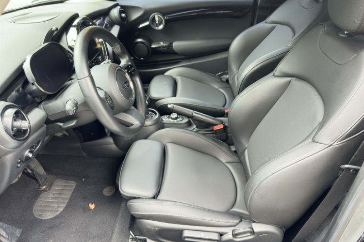 Used MINI 2022 1.5T COOPER Classic Edition Interior 3