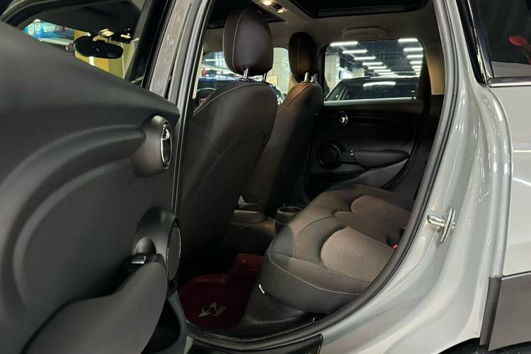 Used MINI 2022 1.5T ONE Five-Door PLUS Interior 3