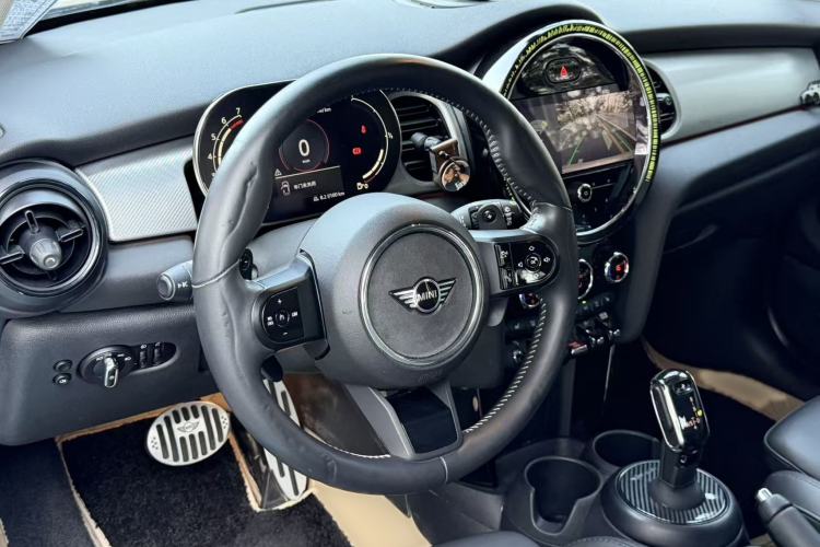 Used MINI 2022 2.0T COOPER S Artist Interior 4