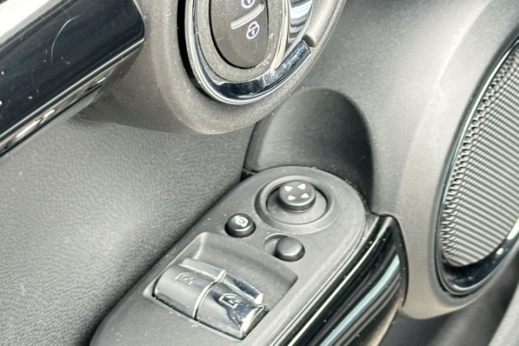 Used MINI 2022 1.5T COOPER Classic Edition Interior 4