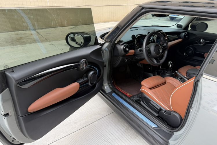 Used MINI 2022 2.0T COOPER S Classic Edition Interior 4
