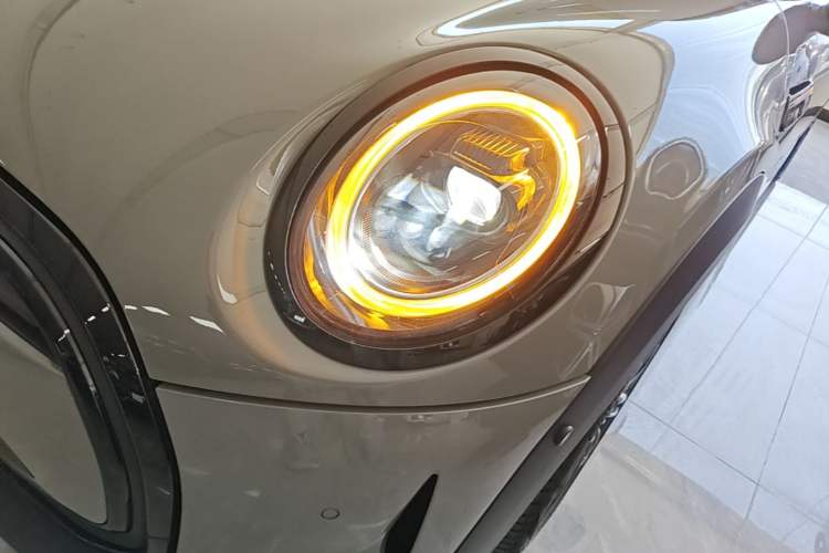 Used MINI 2022 Updated 1.5T COOPER Classic Edition Five-Door Version Left Front Headlight