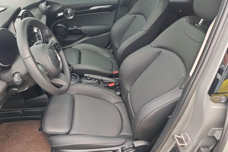 Used MINI 2022 Updated 1.5T COOPER Classic Edition Five-Door Version Left Front Seat