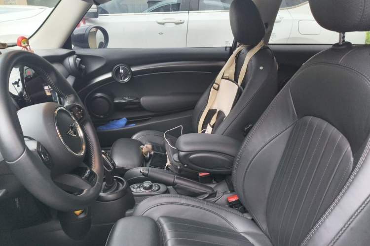 Used MINI 2022 Updated 2.0T COOPER S Artist Left Front Seat