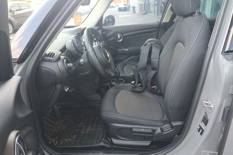 Used MINI 2022 Updated 1.5T ONE Five-Door PLUS Edition Left Front Seat