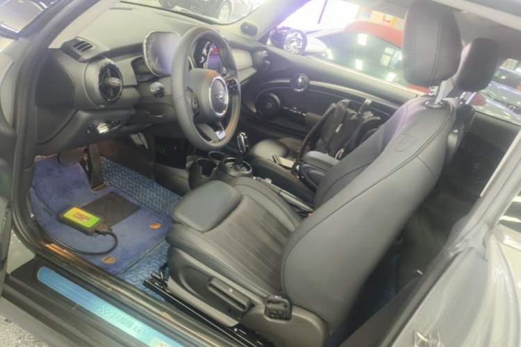 Used MINI 2022 2.0T COOPER S CABRIO Artist Left Front Seat