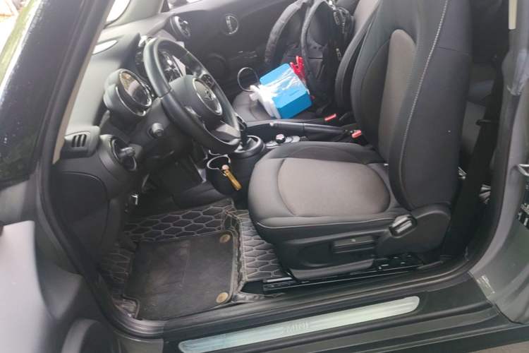 Used MINI 2022 Updated 1.5T ONE Left Front Seat