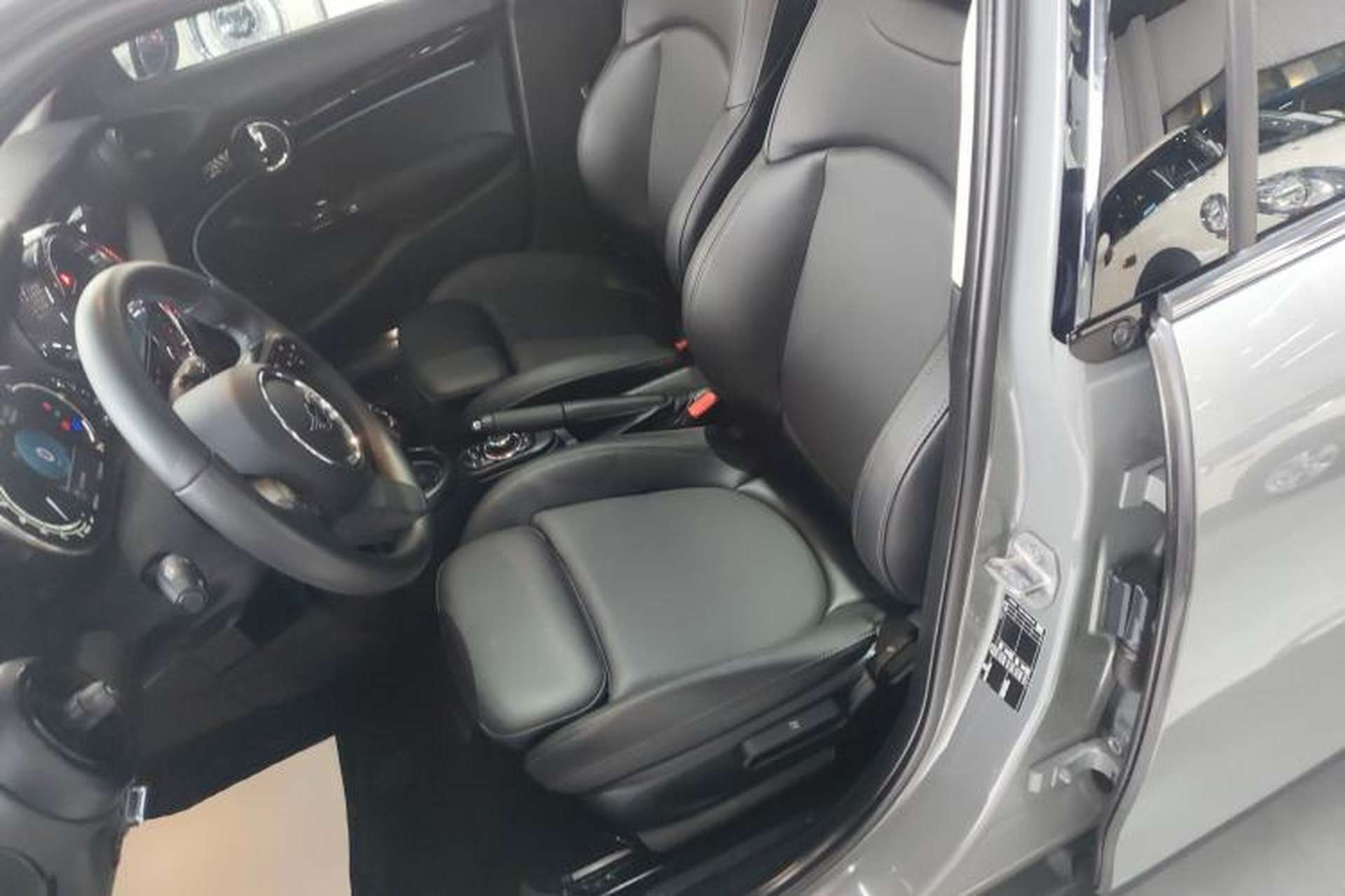 Used MINI 2022 Updated 1.5T COOPER Classic Edition Five-Door Version Left Front Seat