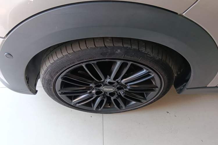 Used MINI 2022 1.5T COOPER Artist Five-Door Edition Left Front Wheel Hub