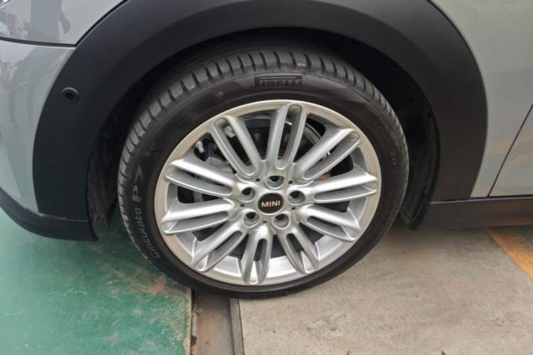 Used MINI 2022 Updated 1.5T COOPER Classic Edition Five-Door Version Left Front Wheel Hub