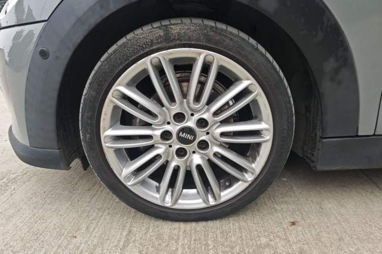 Used MINI 2022 Updated 1.5T COOPER Classic Edition Left Front Wheel Hub