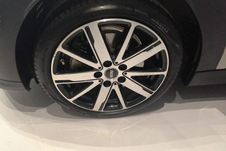 Used MINI 2022 2.0T COOPER S Classic Edition Left Front Wheel Hub