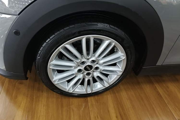 Used MINI 2022 Updated 1.5T COOPER Classic Edition Left Front Wheel Hub