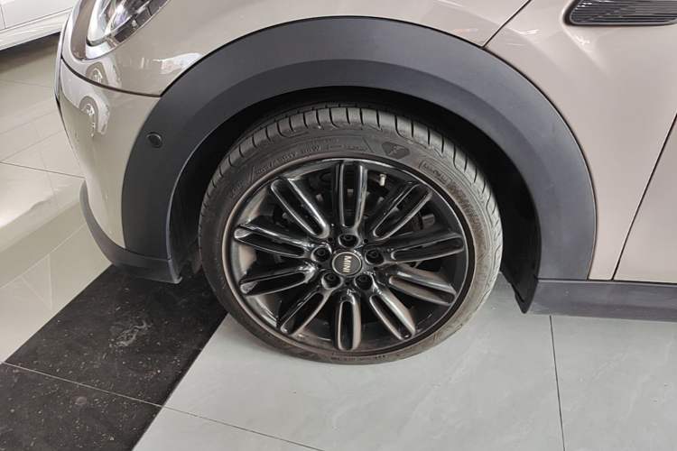 Used MINI 2022 Updated 1.5T COOPER Artist Left Front Wheel Hub