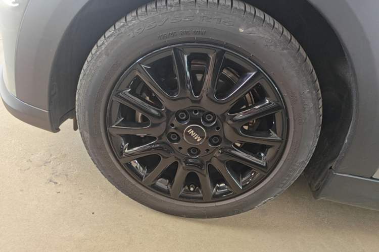 Used MINI 2022 1.5T ONE Left Front Wheel Hub