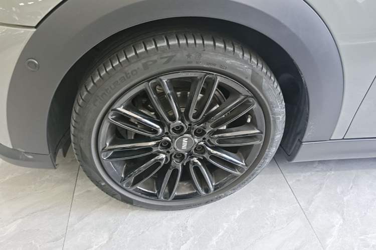 Used MINI 2022 Updated 1.5T COOPER Classic Edition Five-Door Version Left Front Wheel Hub