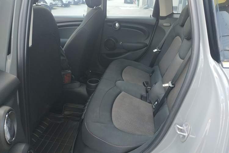 Used MINI 2022 Updated 1.5T ONE Five-Door PLUS Edition Left Rear Seat