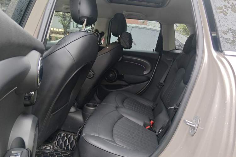Used MINI 2022 Revised 2.0T COOPER S Artist Five-Door Edition Left Rear Seat