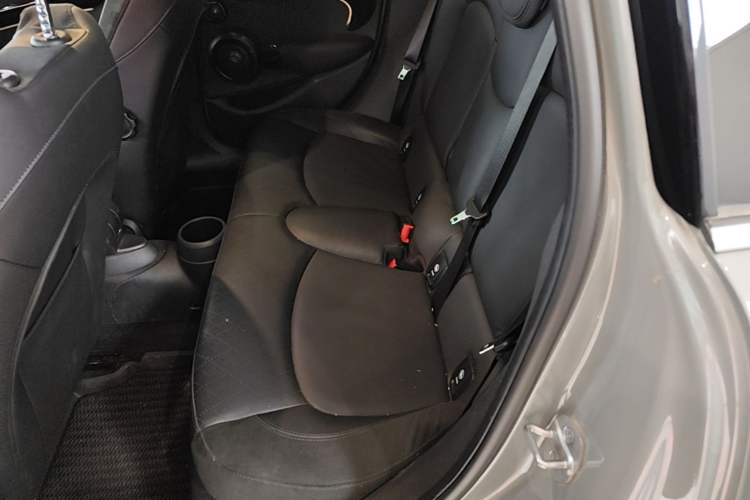 Used MINI 2022 Updated 2.0T COOPER S Classic Edition Five-Door Version Left Rear Seat
