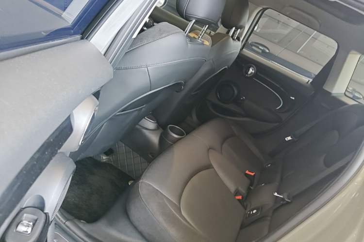 Used MINI 2022 Updated 1.5T COOPER Classic Edition Five-Door Version Left Rear Seat
