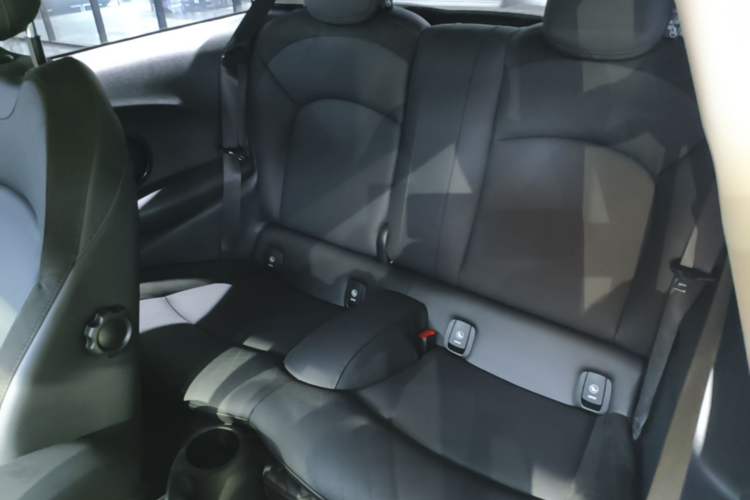 Used MINI 2022 Updated 1.5T COOPER Artist Left Rear Seat