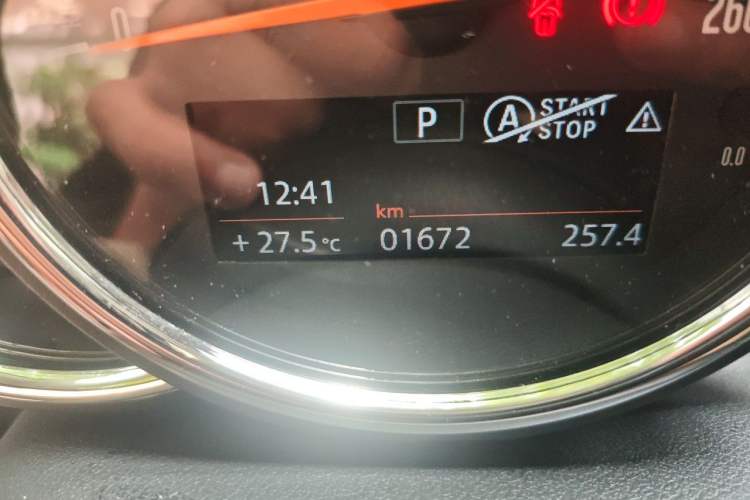 Used MINI 2022 1.5T ONE Odometer Close Up